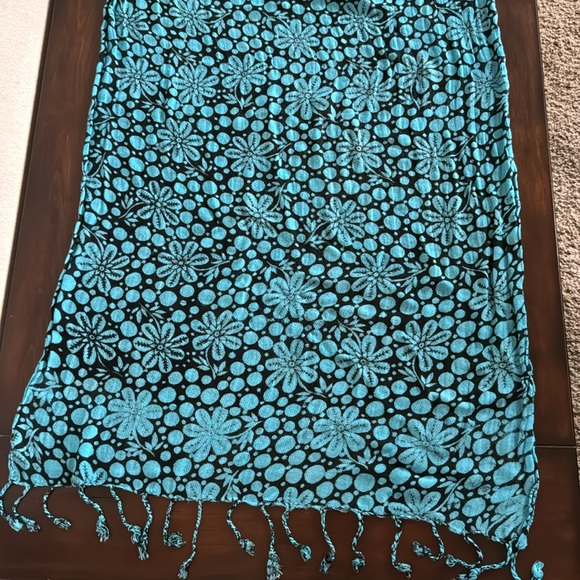 Black & Blue Flower Power Scarf with tassels - Picture 5 of 8